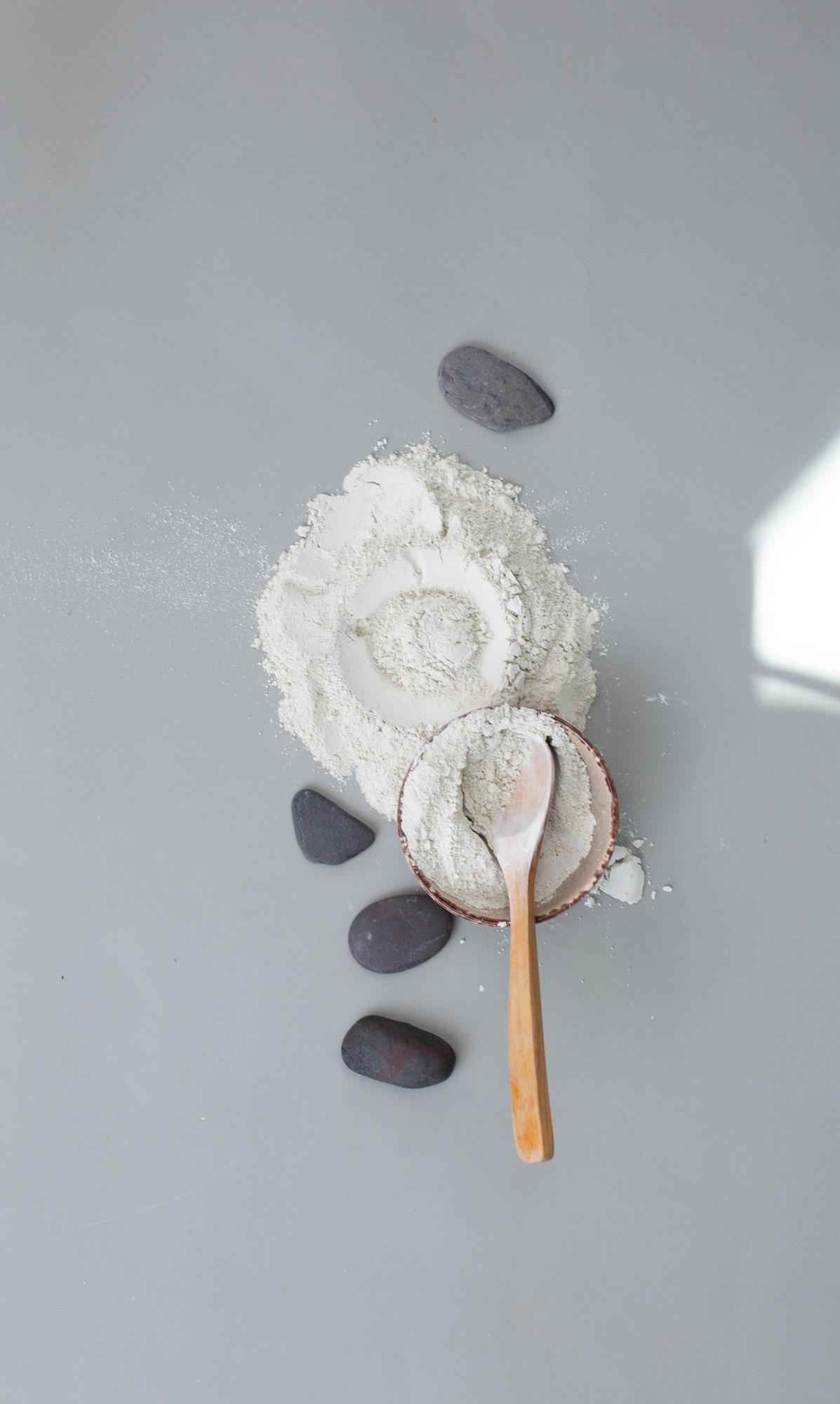 Mehl, Löffel, Schale, Steine, Steineebtheit