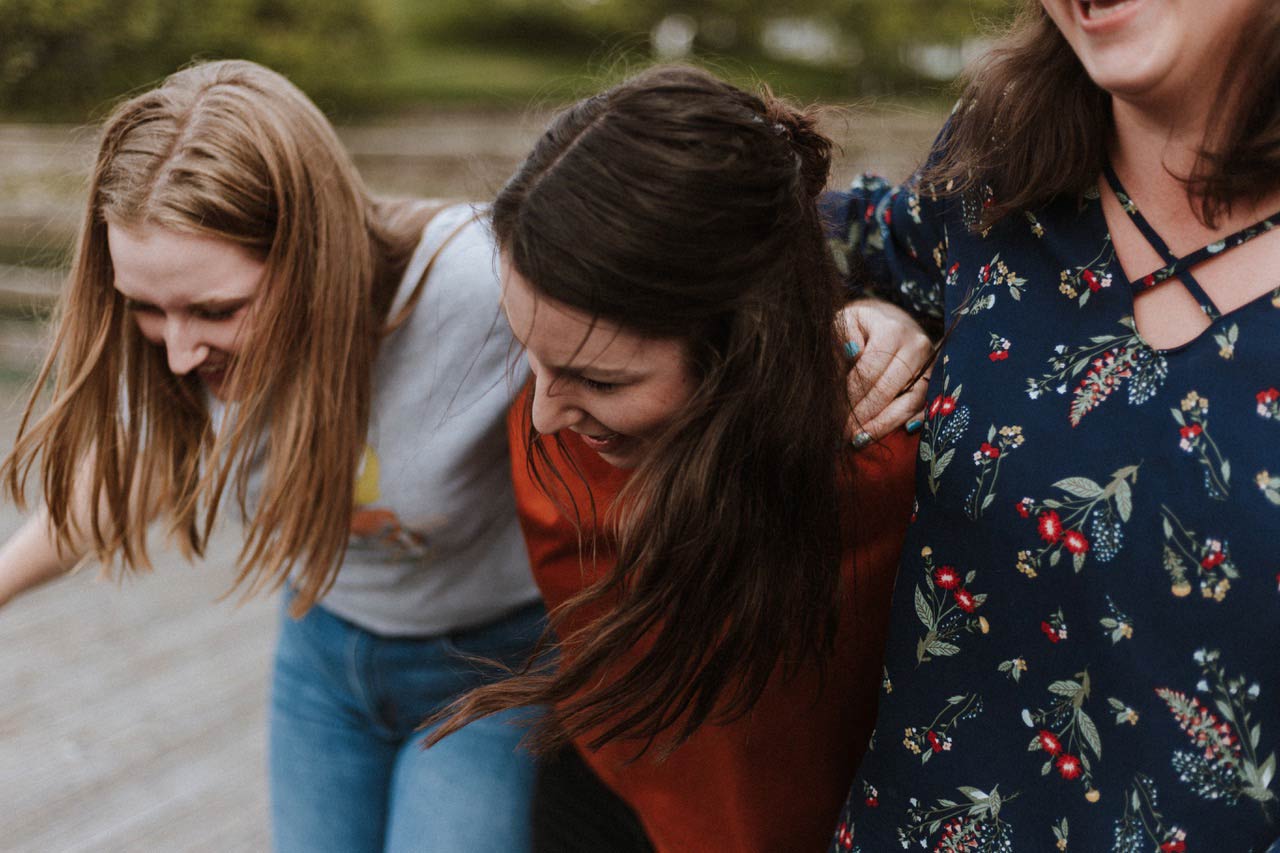 Einsamkeit Begegnung Menschen Weniger einsam durch soziales und ökologisches Engagement