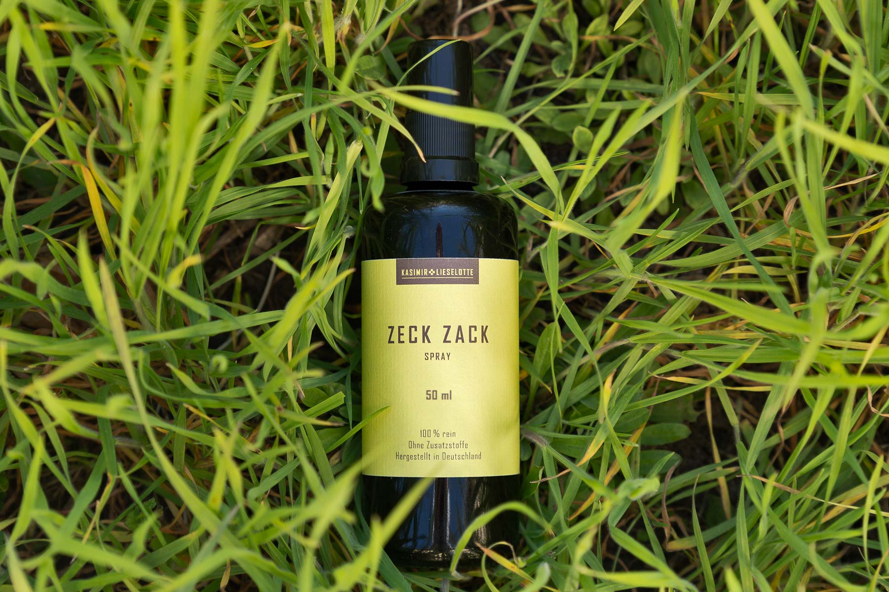 Zeck Zack Spray im Gras Zeck Zack Spray im Gras