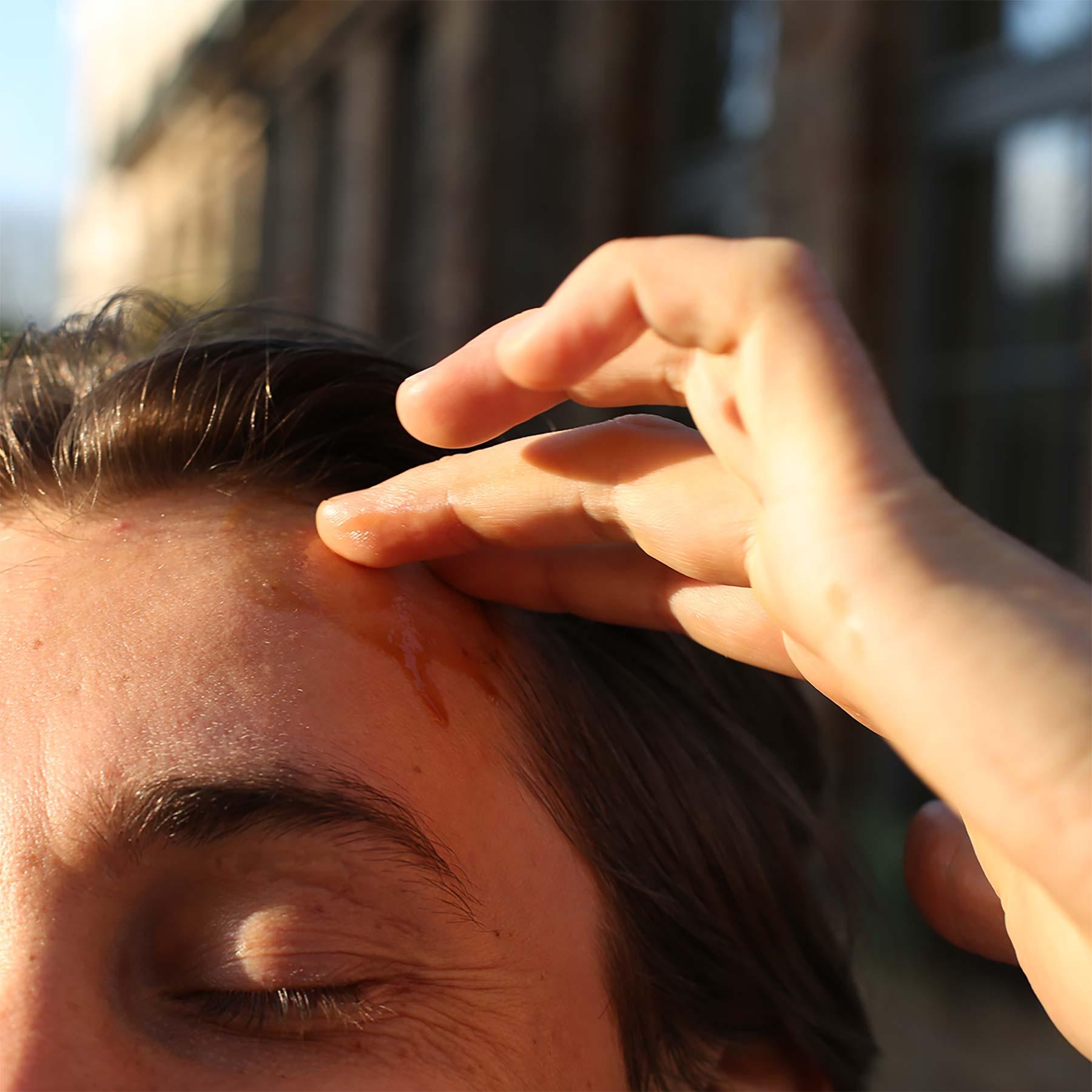 Kopf, Stirn, Verletzung, Blut, Person, vorübergehliche blaue/narbe, sonne, Stirn, Haut, Hand