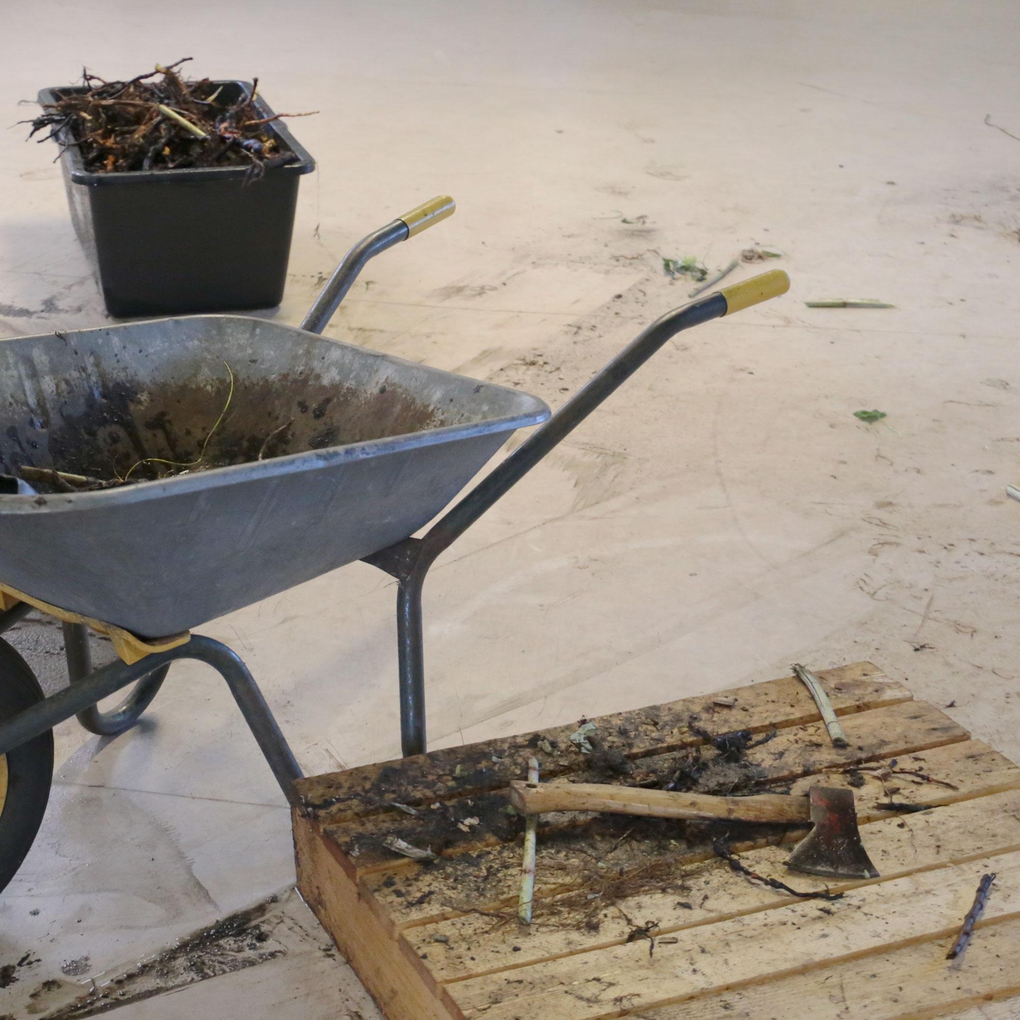Schubkarre, Werkzeugwagen, Schaufel, Holzpalette, Gartenabfall