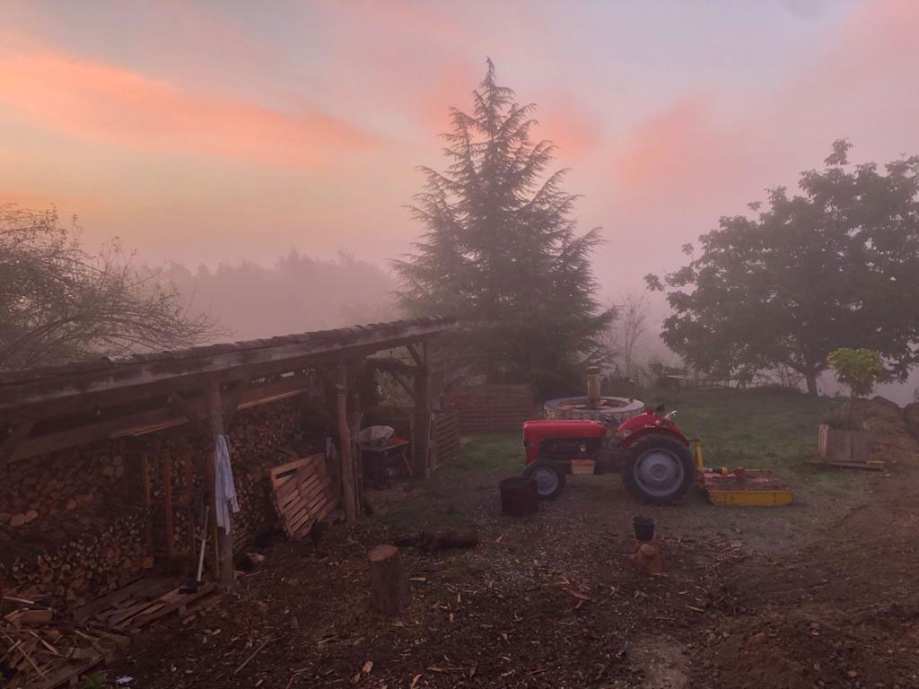 Sonnenaufgang auf dem Kasimir + Lieselotte Demeterhof in Südfrankreich Ein wundervoller Sonnenaufgang auf dem Kasimir + Lieselotte Demeterhof in Südfrankreich